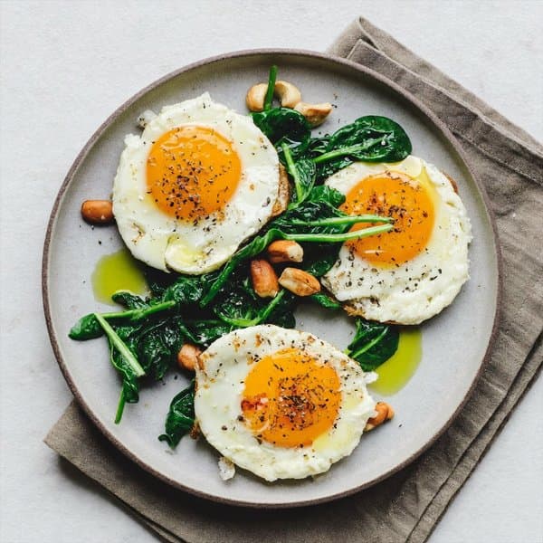 Scrambled Eggs with Spinach and Brazil Nuts
