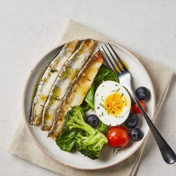 Anti-Inflammatory Sardine and Soft Egg Plate with Rosemary Broccoli and Blueberry