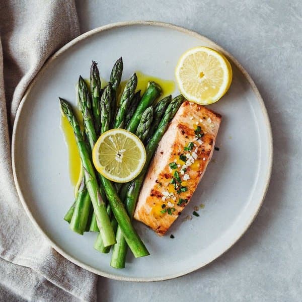 Baked Salmon with Lemon and Asparagus
