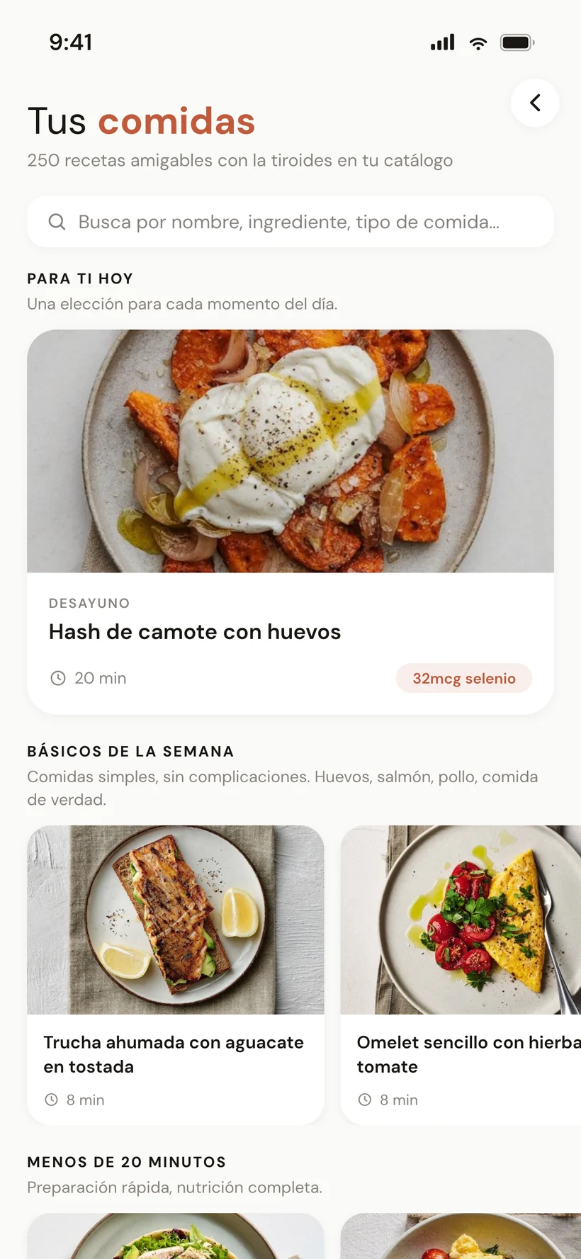 Plan semanal con comidas del día e indicadores de nutrientes
